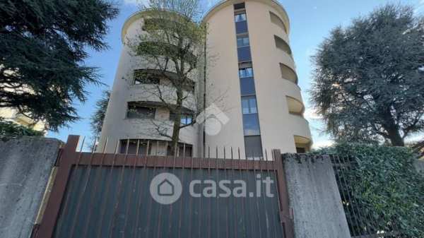 Box/posto auto in residenziale in Via Facheris 29