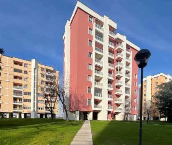 Appartamento in residenziale in Via Sporting Mirasole
