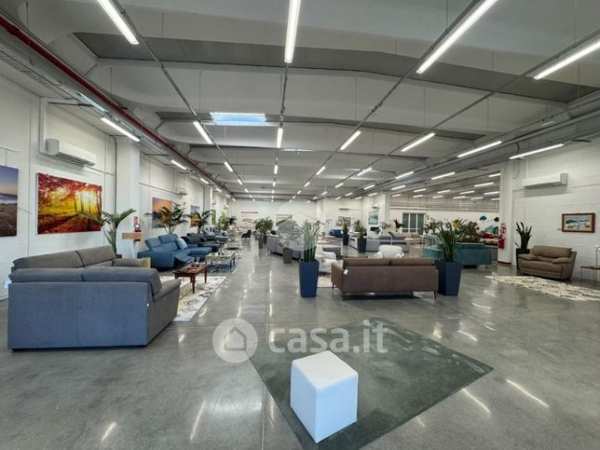 Capannone in commerciale in Via Don Bergomi 44