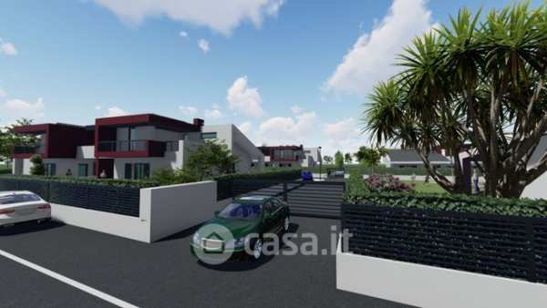 Casa bi/trifamiliare in residenziale in 