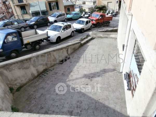 Negozio/locale commerciale in commerciale in Via Giacomo Biga 146 R