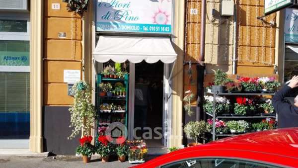 Attivitã /licenza (con o senza mura) in commerciale in Piazza Terralba 9