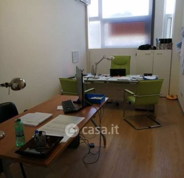 Ufficio in commerciale in 