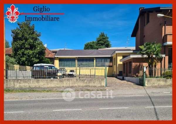 Capannone in commerciale in Via Monte San Michele