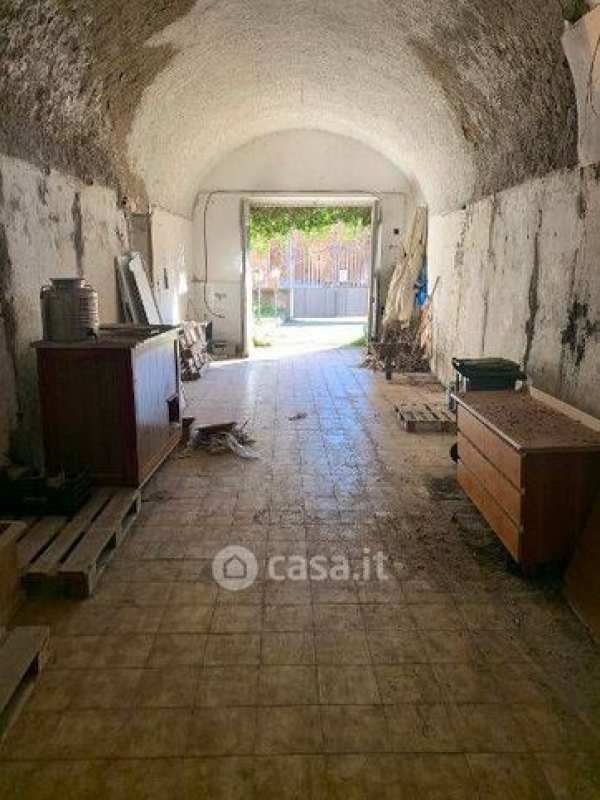 Capannone in commerciale in 