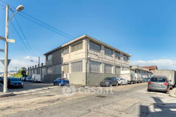 Capannone in commerciale in Via Giovanni Battista Gandino 45