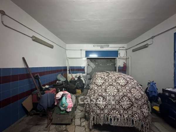 Capannone in commerciale in Via dell'Arco 19