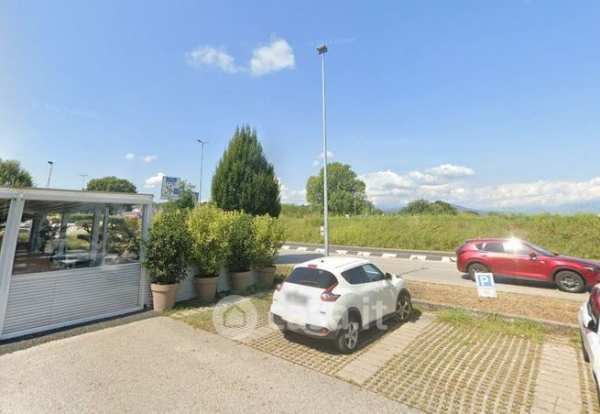 Box/posto auto in residenziale in Via Divisione Folgore 7