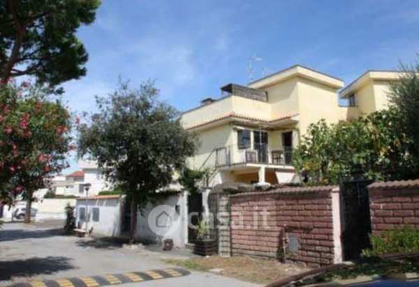 Casa bi/trifamiliare in residenziale in Via Teseo 4 b