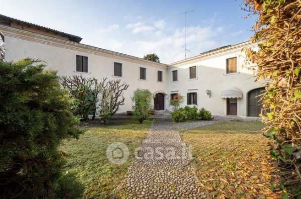 Villa in residenziale in Vicolo Chiuso 10