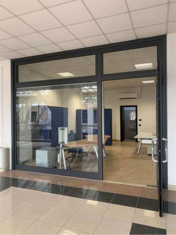 Ufficio in commerciale in Via IV Passi