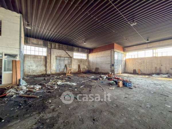 Capannone in commerciale in Via Stefano Barbato
