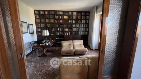 Appartamento in residenziale in Via Vittorio Alfieri 12