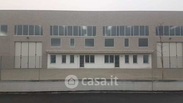 Capannone in commerciale in Via Leonino da Zara 12