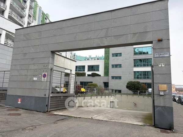 Box/posto auto in residenziale in Via Paolo Borsellino 38