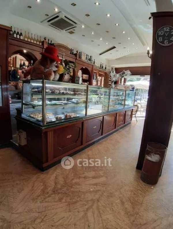 Attivitã /licenza (con o senza mura) in commerciale in Viale di Augusto