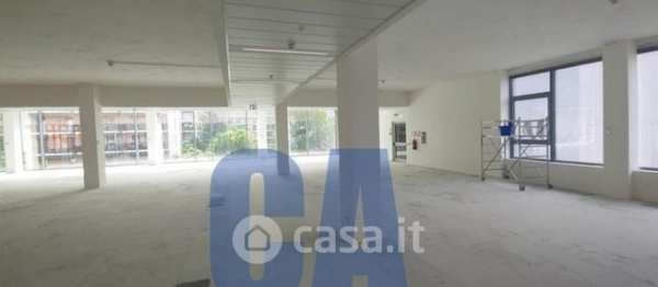 Ufficio in commerciale in Via Luisa Battistotti Sassi