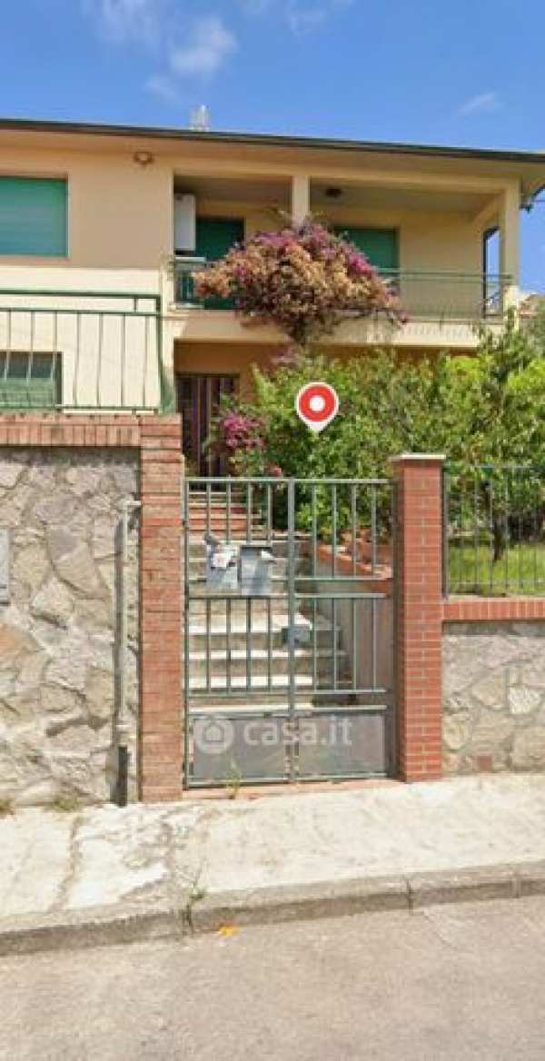 Casa indipendente in residenziale in Via G. Pascoli 10