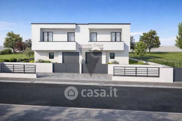 Casa bi/trifamiliare in residenziale in Via Villa 32