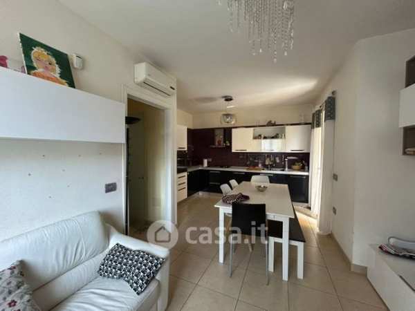 Casa indipendente in residenziale in 