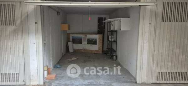 Box/posto auto in residenziale in Via Morganti 54