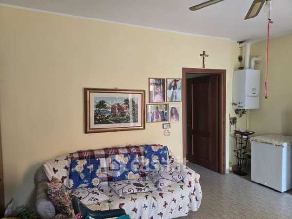Casa bi/trifamiliare in residenziale in 
