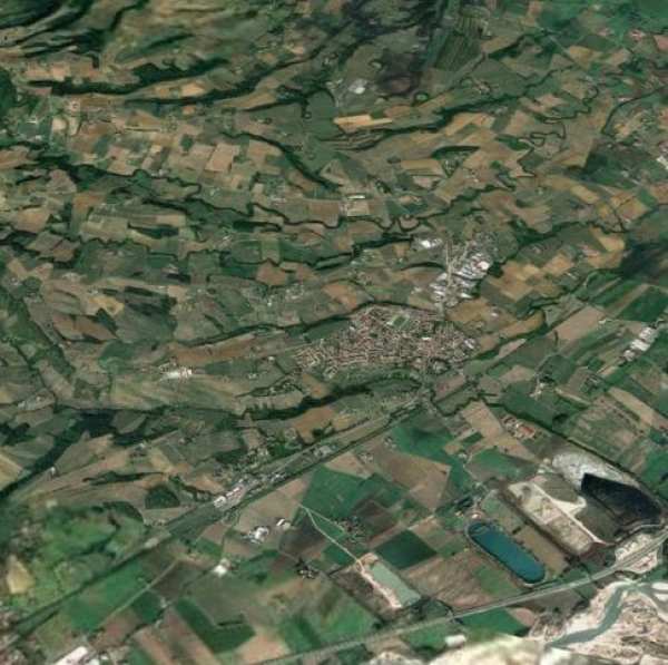 Terreno agricolo in commerciale in Via Roma