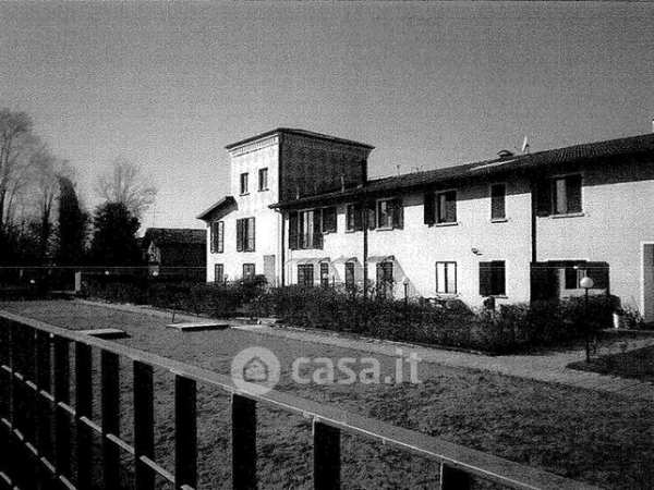 Box/posto auto in residenziale in Via Molini 16
