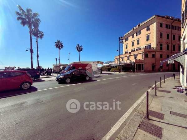 Capannone in commerciale in Lungomare di Pegli 55