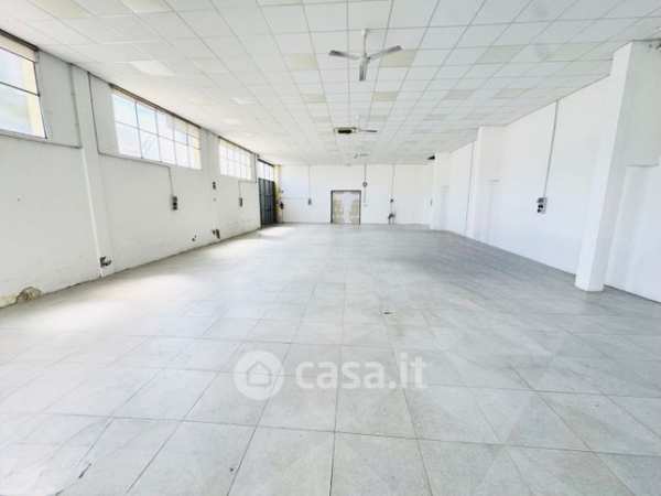Capannone in commerciale in Via Piero Gobetti 14