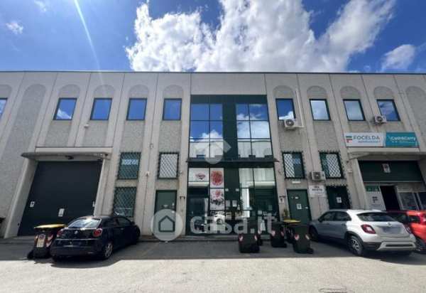 Capannone in commerciale in Via Guglielmo Reiss Romoli 265