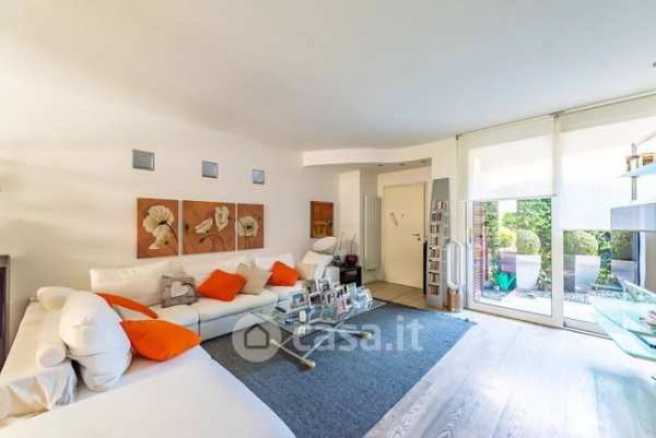 Appartamento in residenziale in Vicolo A. Stoppani 11