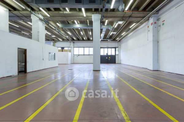 Capannone in commerciale in Via Guido Capelli 12