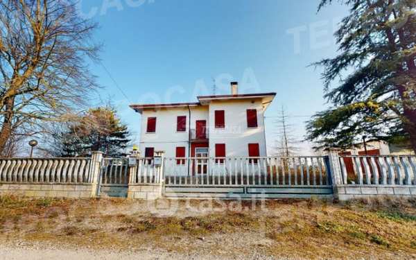 Casa indipendente in residenziale in Via Paradisi 10