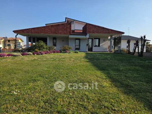 Casa bi/trifamiliare in residenziale in Via per Cerro Maggiore