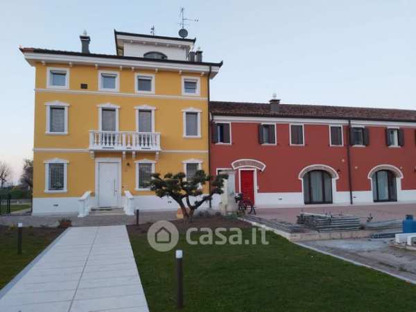 Villa in residenziale in 