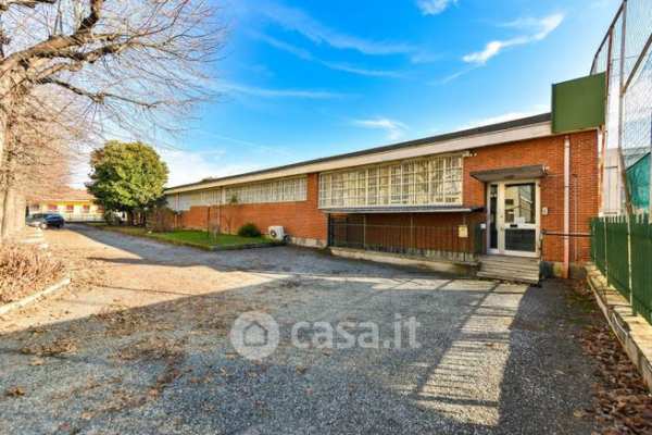 Capannone in commerciale in Corso Lucio Quinzio Cincinnato 226