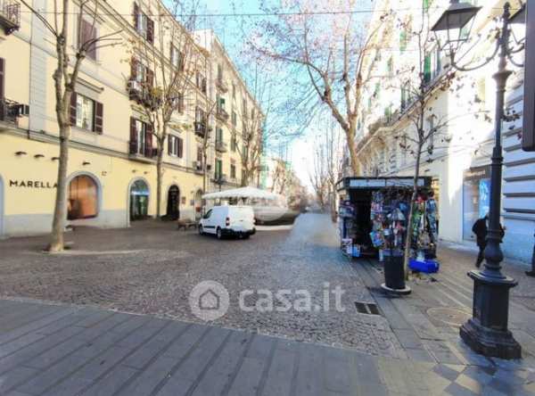 Capannone in commerciale in Via Enrico Alvino 13