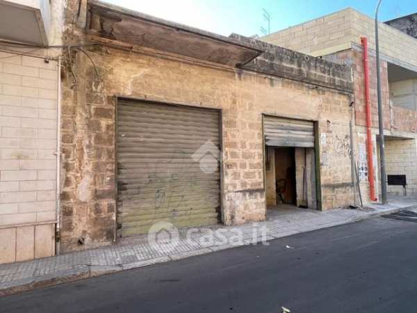 Box/posto auto in residenziale in Via Fratelli Bandiera 13
