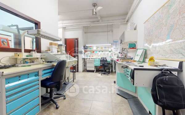 Capannone in commerciale in Via Lario 17