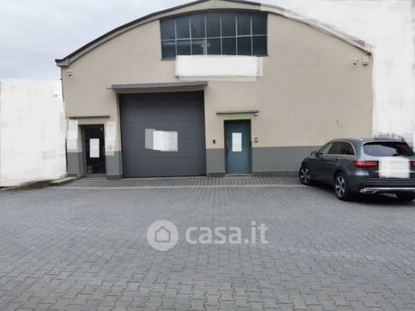 Capannone in commerciale in Piazza Dante 53