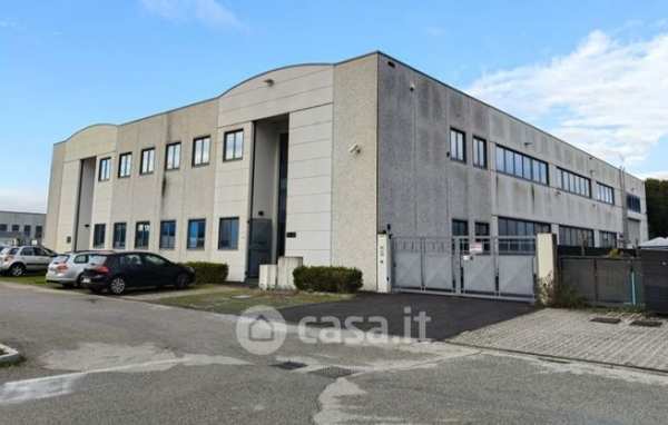 Capannone in commerciale in 