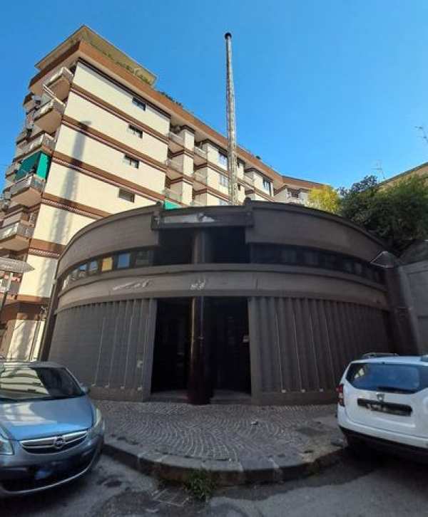 Negozio/locale commerciale in commerciale in Via M. Ripa 14
