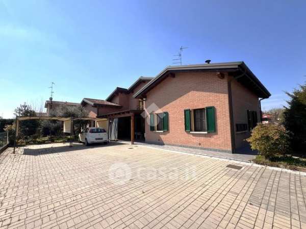 Casa bi/trifamiliare in residenziale in Via Palmiro Togliatti 20