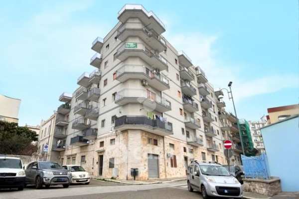 Appartamento in residenziale in Via Adua 15