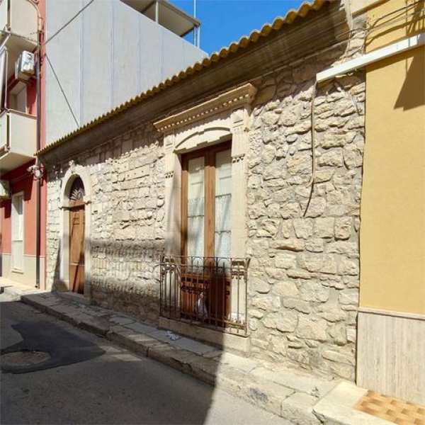 Casa indipendente in residenziale in 