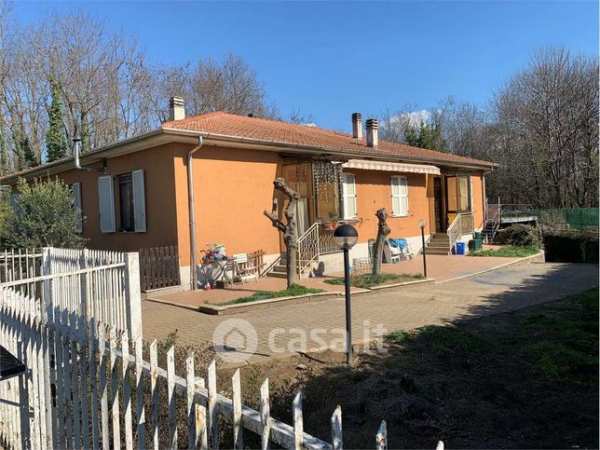 Casa indipendente in residenziale in 