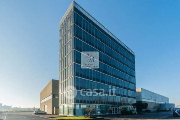 Ufficio in commerciale in Via Raffaele Rubattino 94