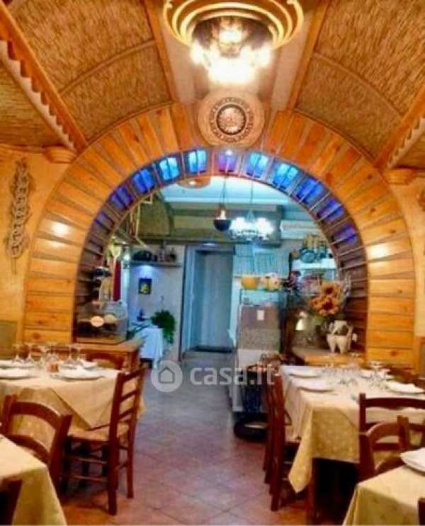 Attivitã /licenza (con o senza mura) in commerciale in Piazza Umberto I 5