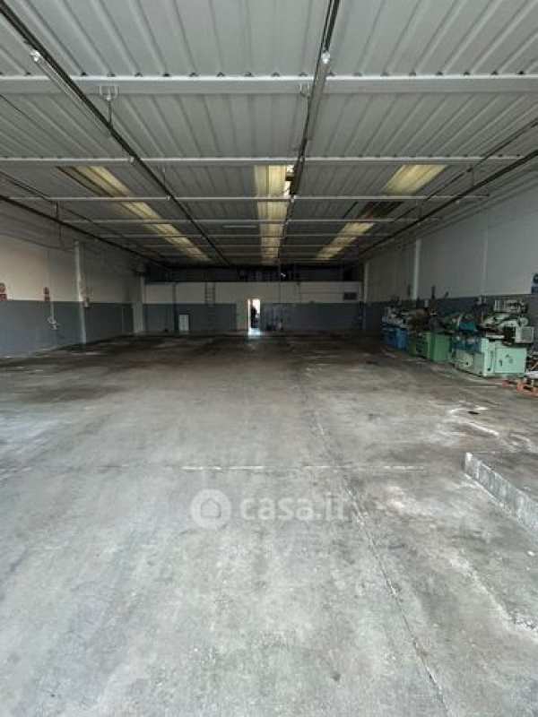 Capannone in commerciale in Via Arena